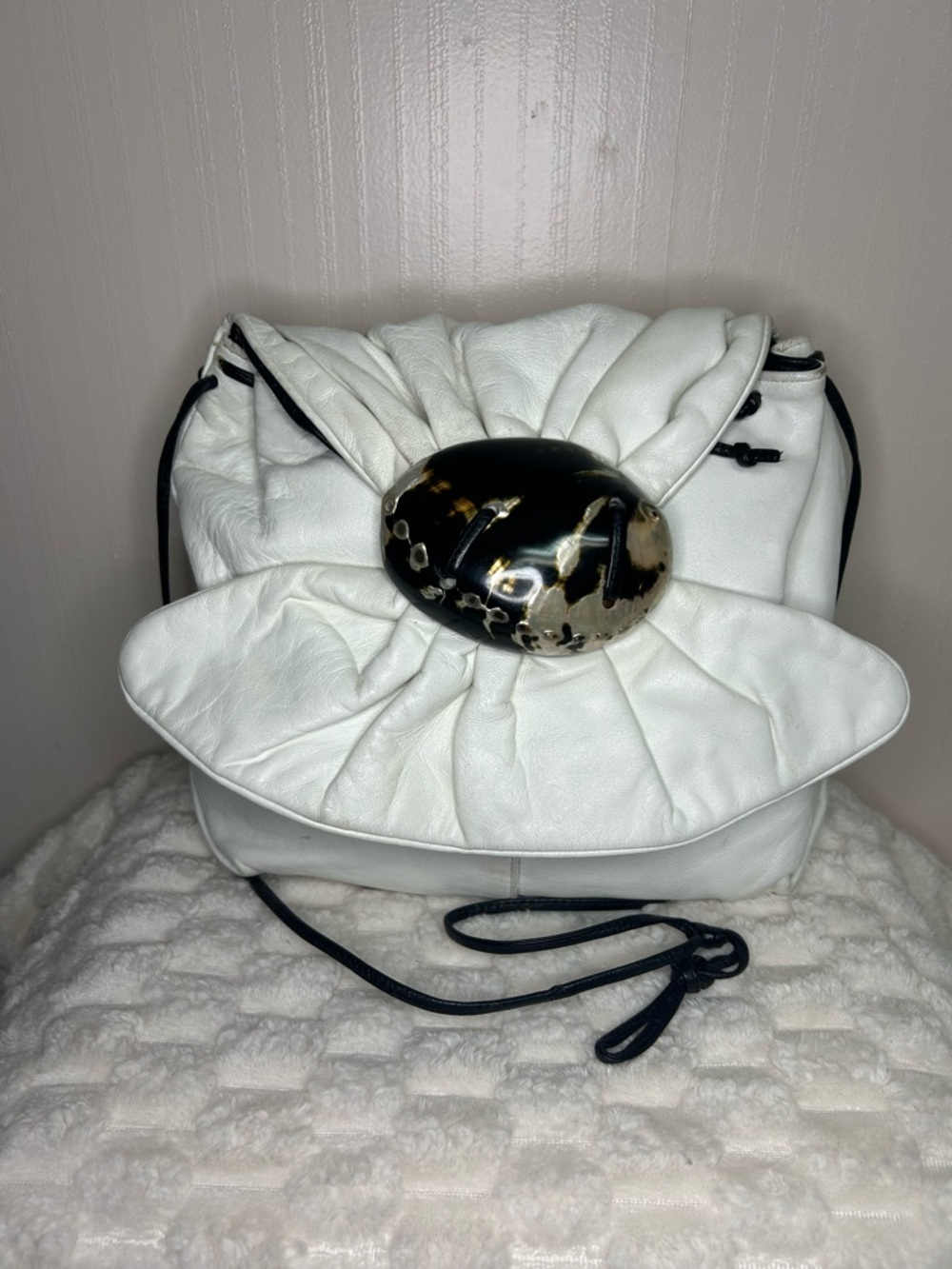Meyers USA Vintage Mid-20th Century Drawstring White Leather w/Shell Hobo Bag